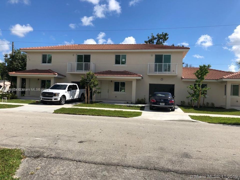 Active With Contract: $3,000 (3 beds, 2 baths, 4498 Square Feet)