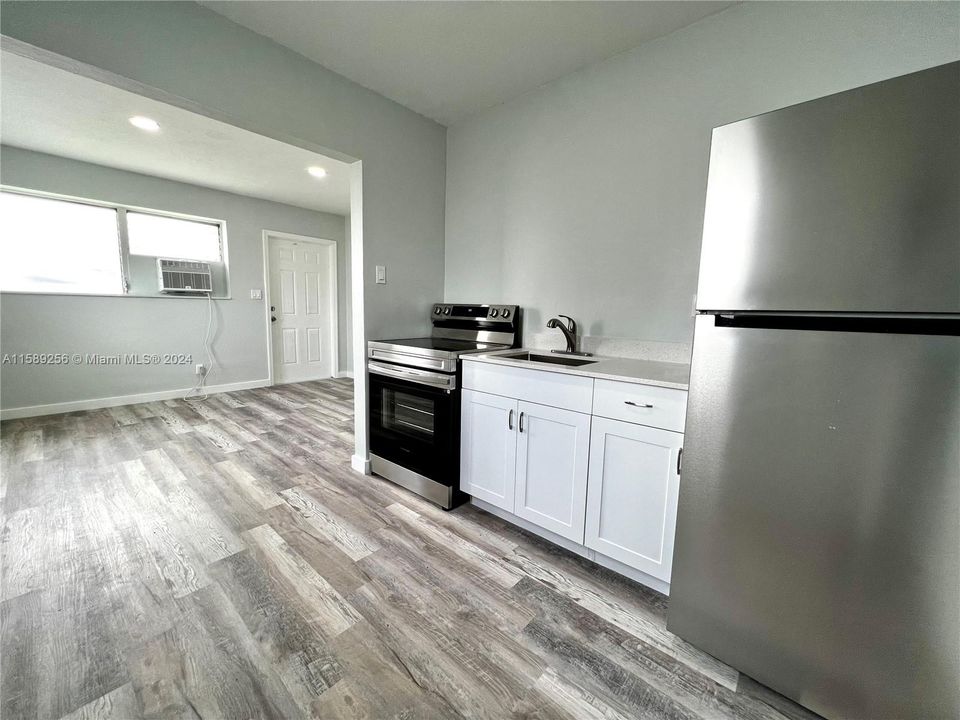 Active With Contract: $1,575 (2 beds, 1 baths, 0 Square Feet)