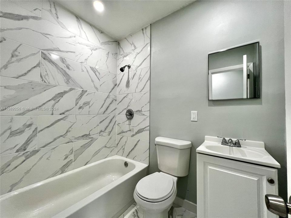 Active With Contract: $1,575 (2 beds, 1 baths, 0 Square Feet)