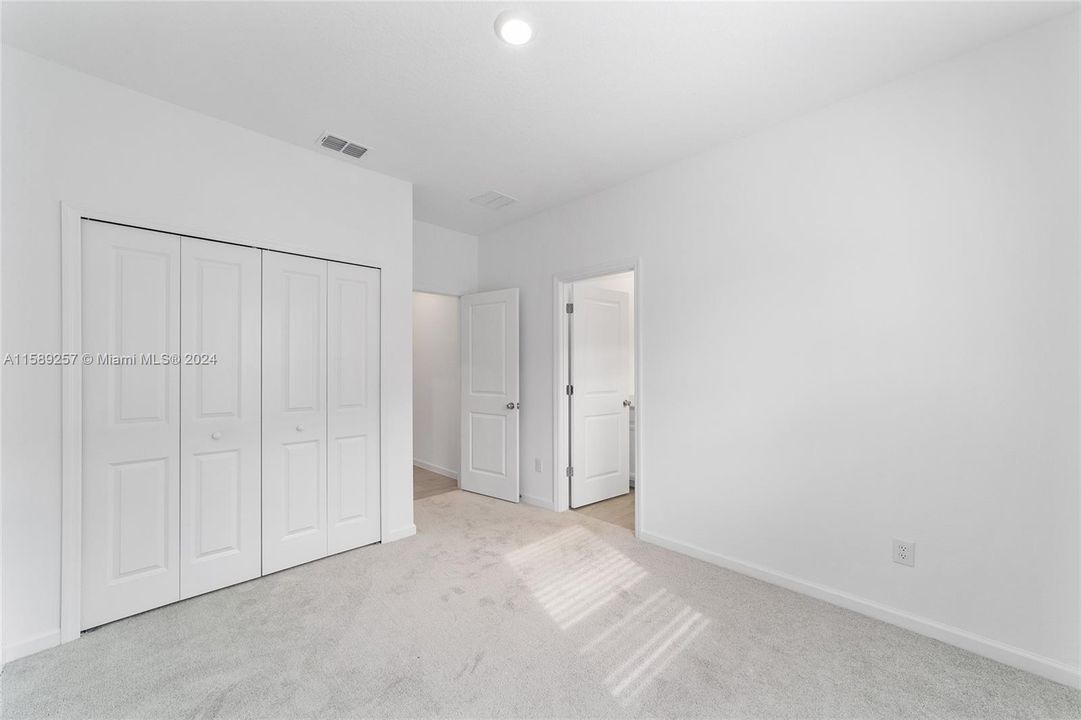 Recently Sold: $310,000 (3 beds, 3 baths, 2028 Square Feet)