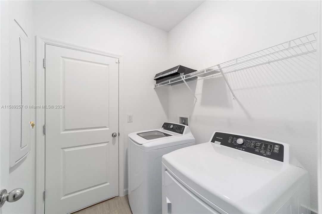 Recently Sold: $310,000 (3 beds, 3 baths, 2028 Square Feet)