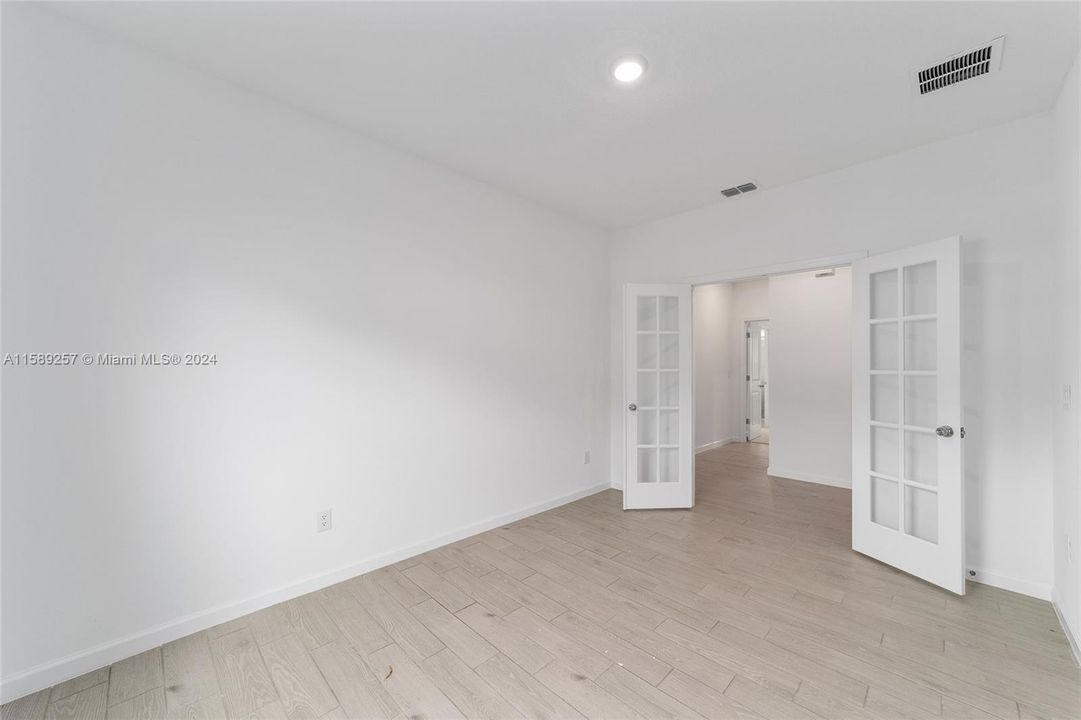 Recently Sold: $310,000 (3 beds, 3 baths, 2028 Square Feet)