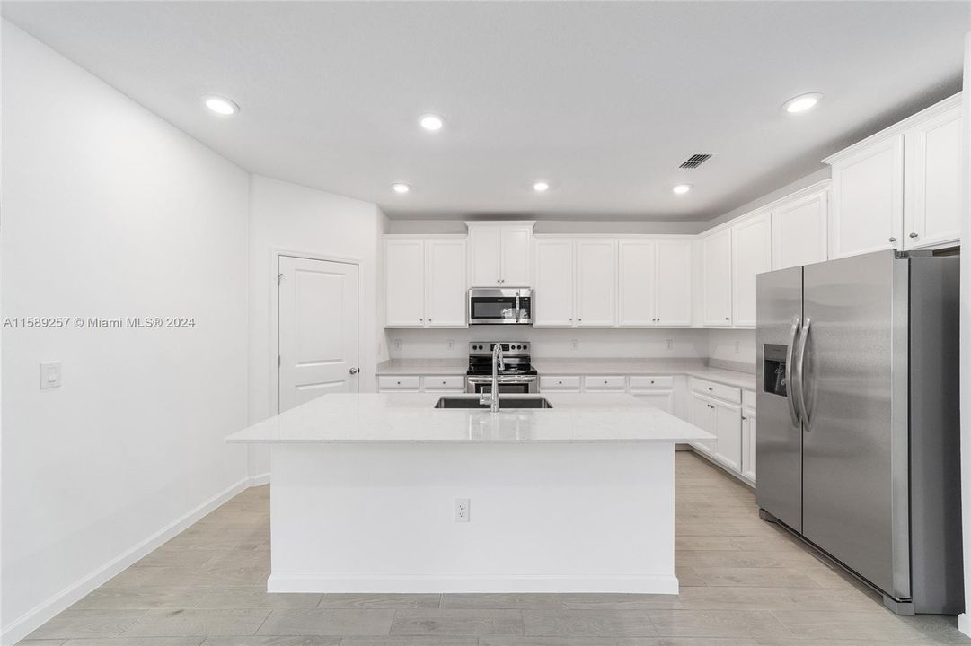 Recently Sold: $310,000 (3 beds, 3 baths, 2028 Square Feet)