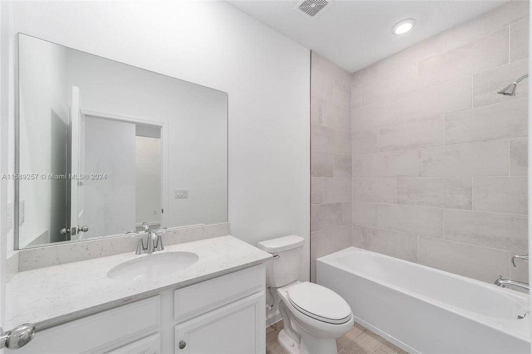 Recently Sold: $310,000 (3 beds, 3 baths, 2028 Square Feet)