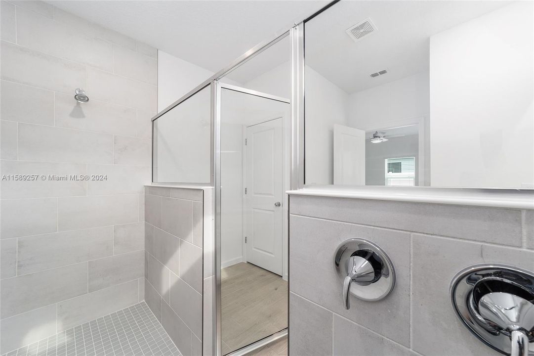 Recently Sold: $310,000 (3 beds, 3 baths, 2028 Square Feet)