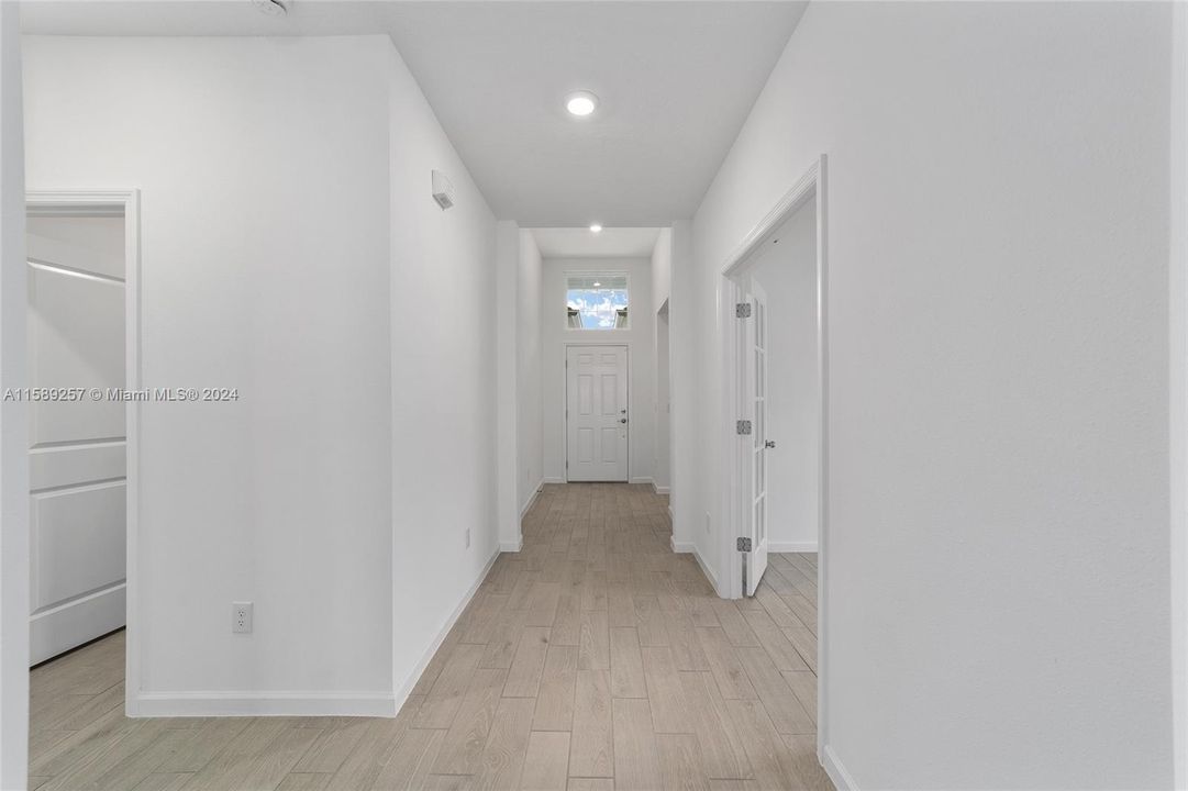 Recently Sold: $310,000 (3 beds, 3 baths, 2028 Square Feet)