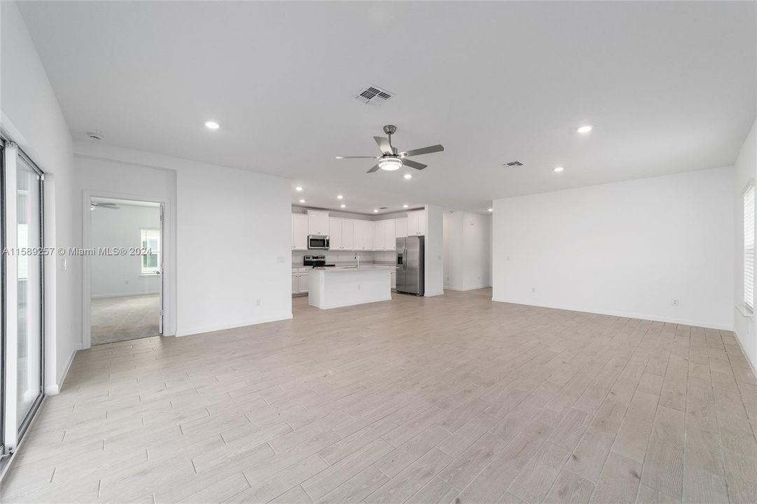 Recently Sold: $310,000 (3 beds, 3 baths, 2028 Square Feet)