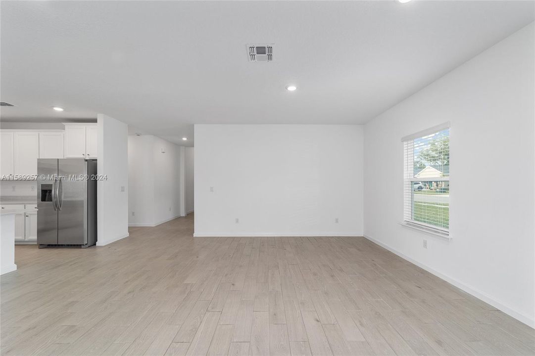 Recently Sold: $310,000 (3 beds, 3 baths, 2028 Square Feet)