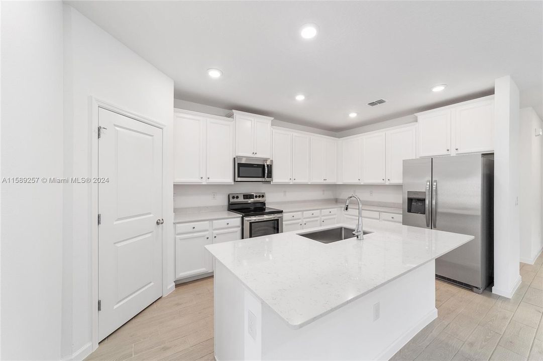 Recently Sold: $310,000 (3 beds, 3 baths, 2028 Square Feet)