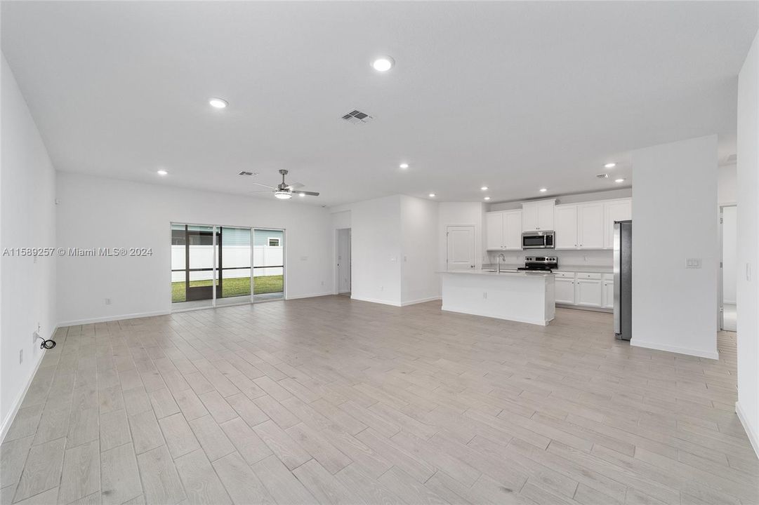 Recently Sold: $310,000 (3 beds, 3 baths, 2028 Square Feet)