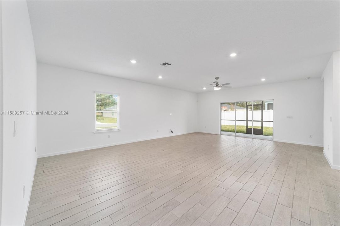 Recently Sold: $310,000 (3 beds, 3 baths, 2028 Square Feet)