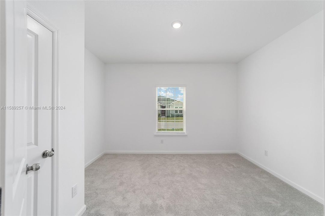 Recently Sold: $310,000 (3 beds, 3 baths, 2028 Square Feet)