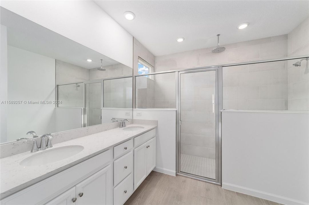 Recently Sold: $310,000 (3 beds, 3 baths, 2028 Square Feet)