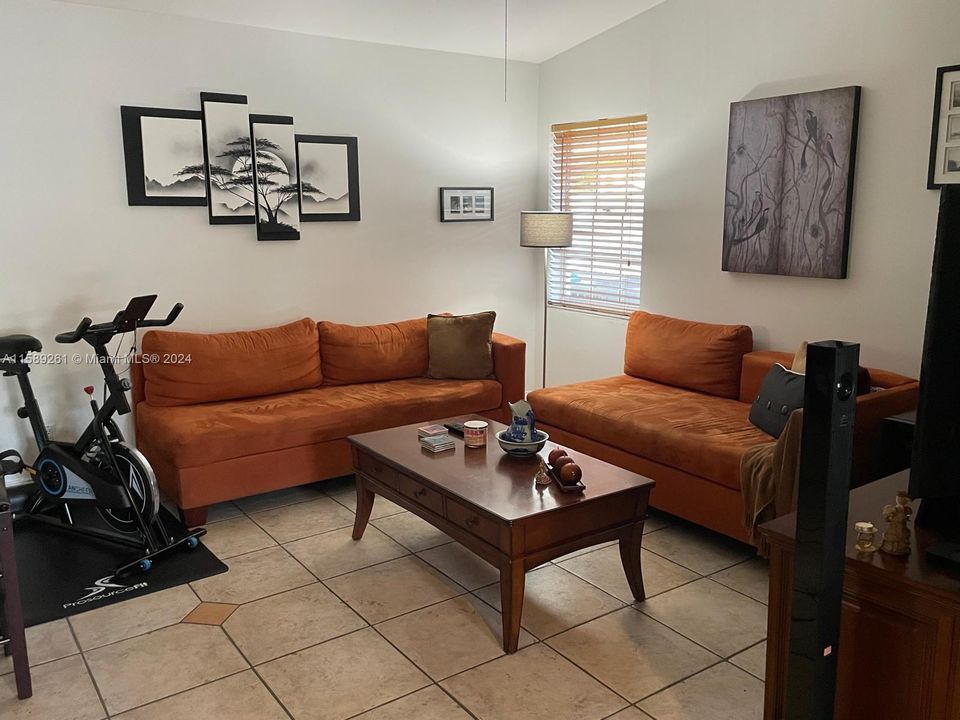 Active With Contract: $3,100 (3 beds, 2 baths, 1619 Square Feet)