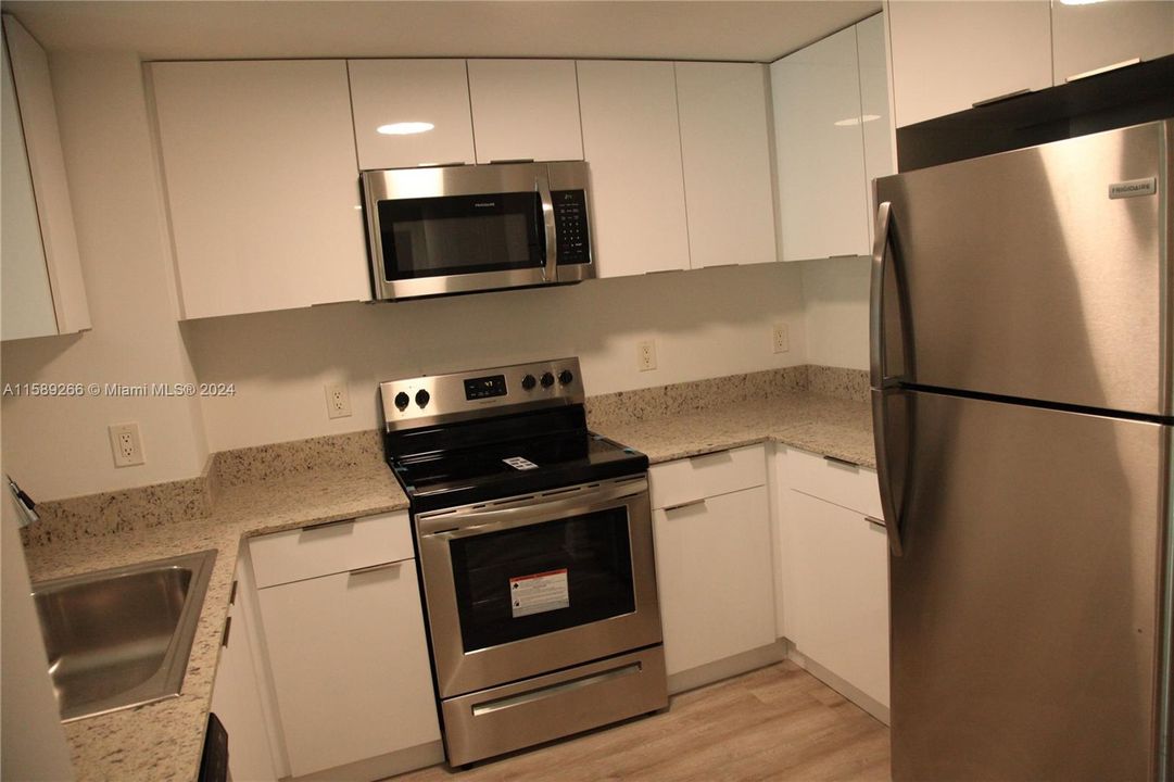 Recently Rented: $2,900 (1 beds, 1 baths, 838 Square Feet)