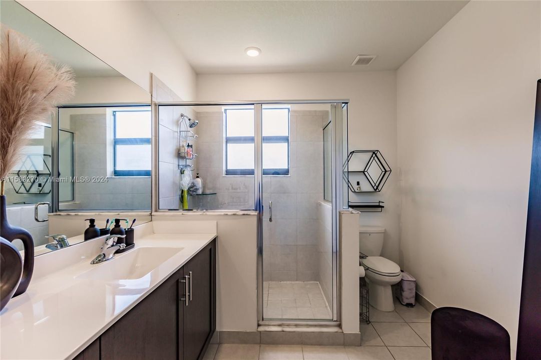 Active With Contract: $2,950 (3 beds, 2 baths, 1704 Square Feet)