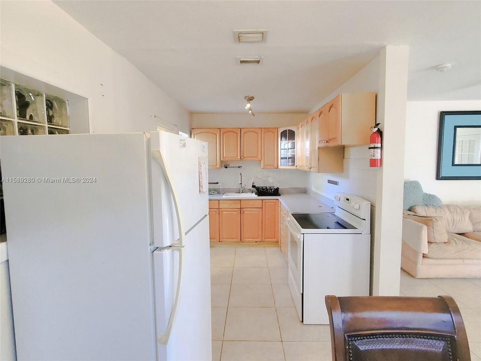 For Sale: $625,000 (5 beds, 2 baths, 1408 Square Feet)