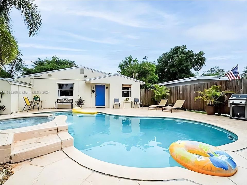 For Sale: $685,000 (5 beds, 2 baths, 1408 Square Feet)