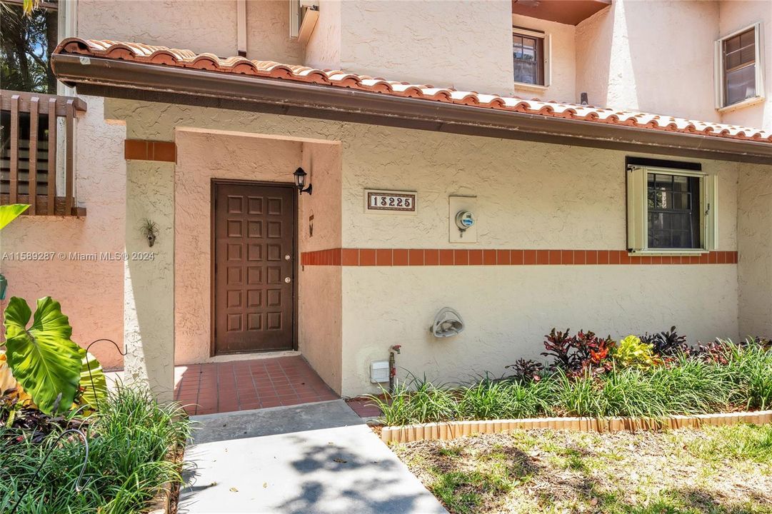 Active With Contract: $3,200 (2 beds, 2 baths, 1450 Square Feet)