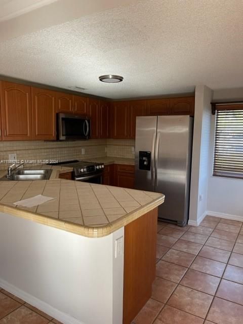 Active With Contract: $3,250 (3 beds, 2 baths, 1479 Square Feet)