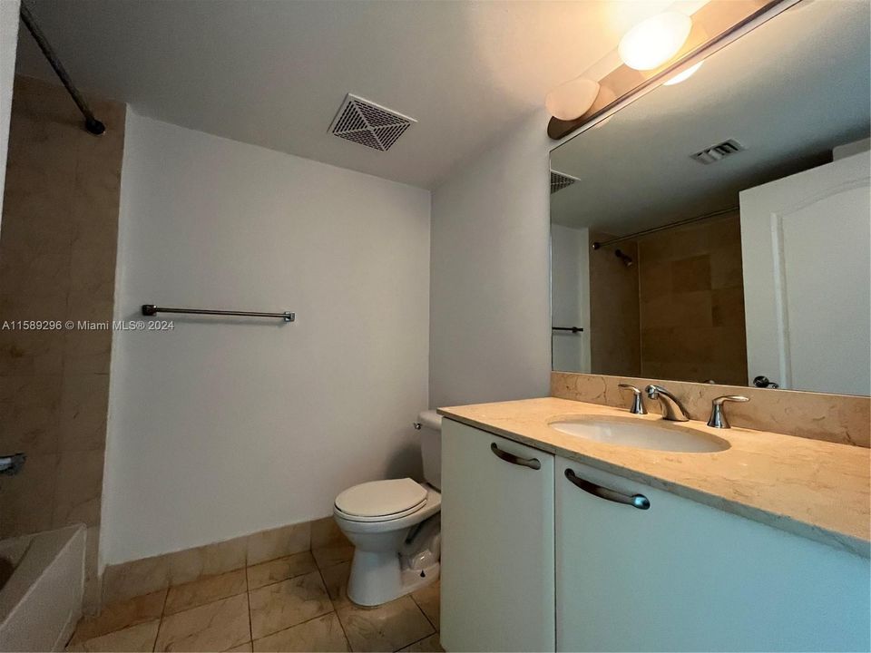 Active With Contract: $4,000 (2 beds, 2 baths, 1367 Square Feet)