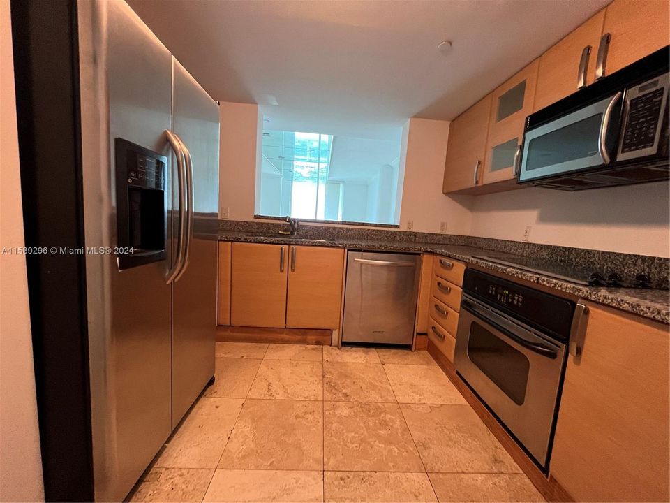 For Rent: $4,000 (2 beds, 2 baths, 1367 Square Feet)