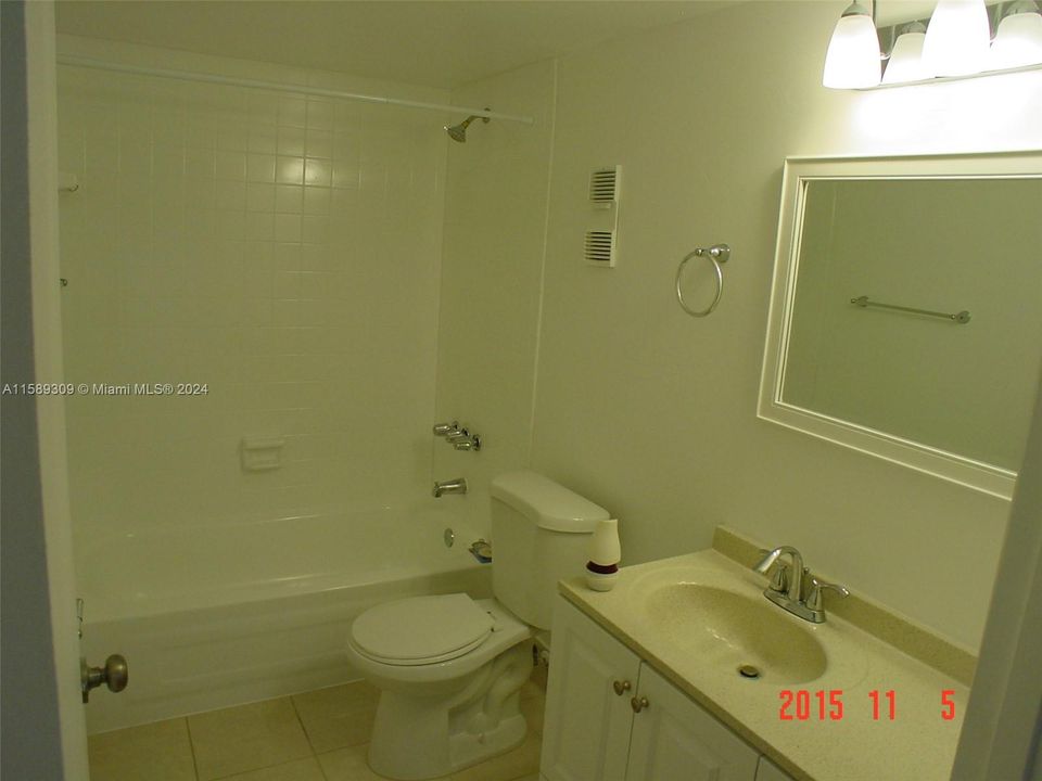 出租: $2,340 (2 贝兹, 2 浴室, 960 平方英尺)