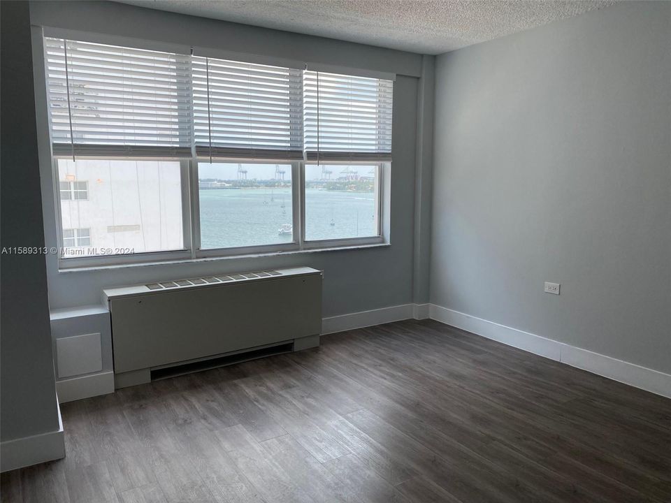 Active With Contract: $2,150 (1 beds, 1 baths, 654 Square Feet)
