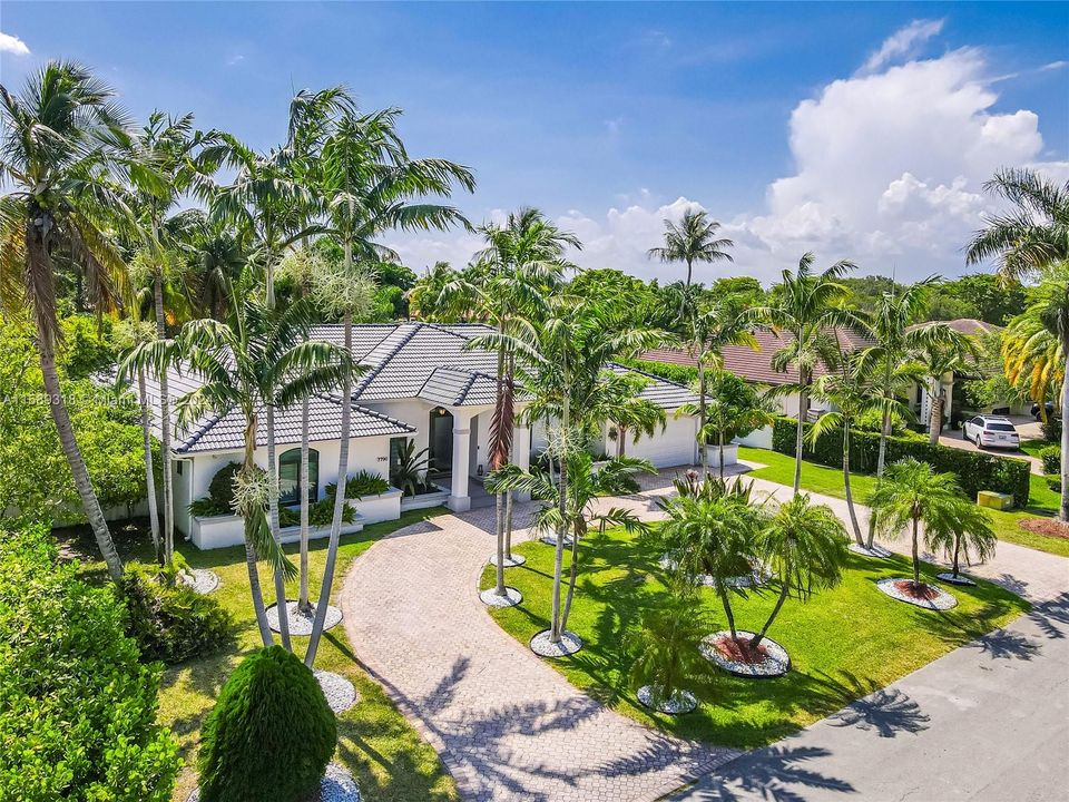 Active With Contract: $1,674,000 (4 beds, 3 baths, 3240 Square Feet)
