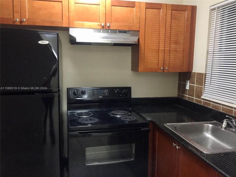 For Rent: $1,550 (1 beds, 1 baths, 588 Square Feet)
