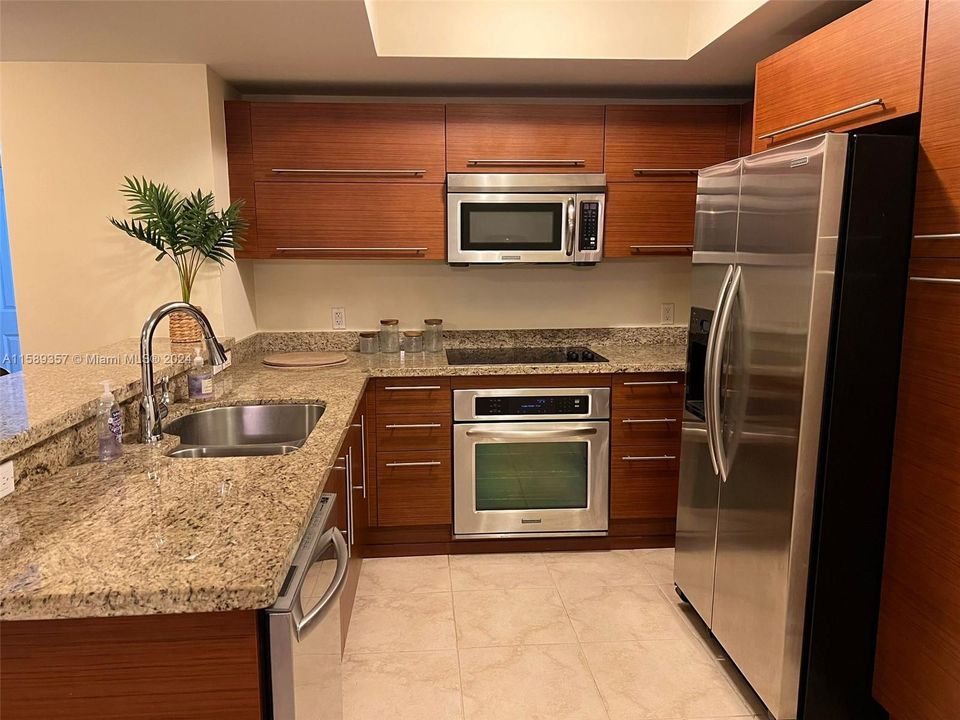 For Rent: $3,499 (2 beds, 2 baths, 1165 Square Feet)