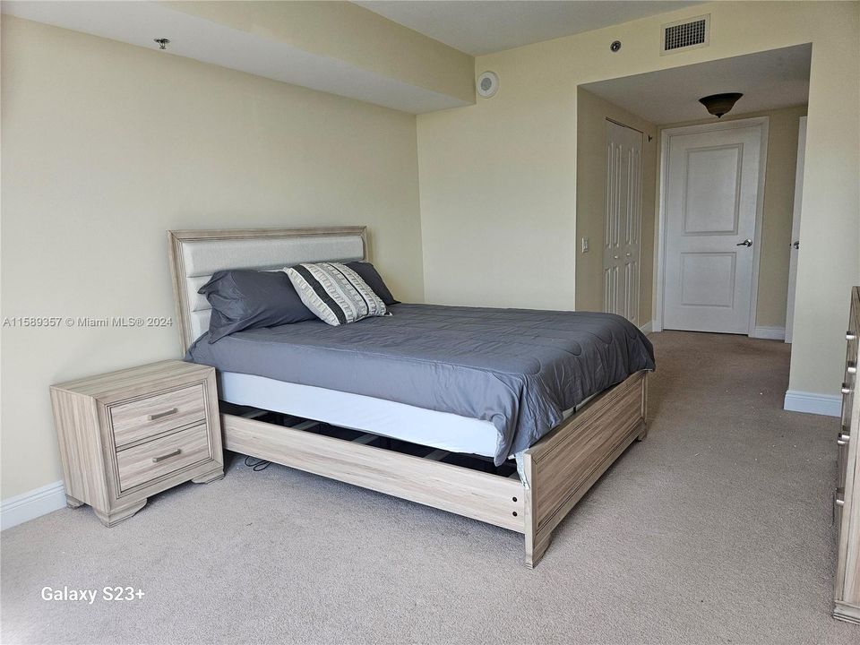 For Rent: $3,499 (2 beds, 2 baths, 1165 Square Feet)