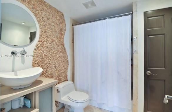 Active With Contract: $2,800 (1 beds, 1 baths, 787 Square Feet)