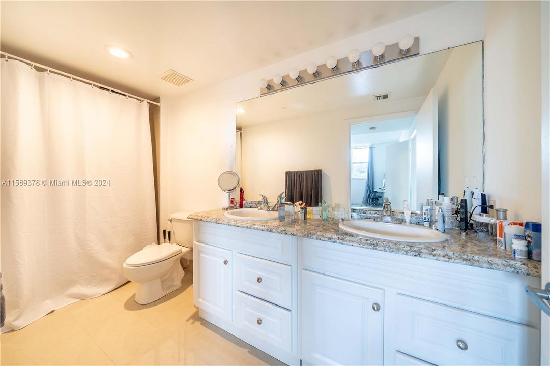 For Sale: $749,000 (2 beds, 2 baths, 1140 Square Feet)