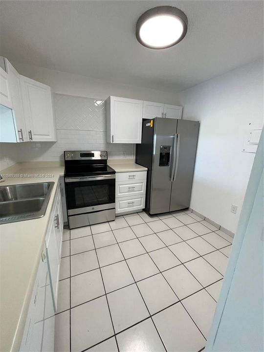 For Sale: $375,000 (2 beds, 1 baths, 910 Square Feet)