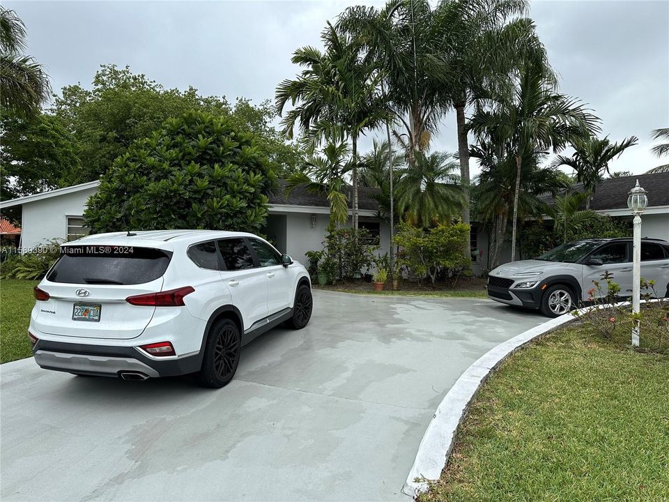 Active With Contract: $1,375,000 (4 beds, 3 baths, 3605 Square Feet)