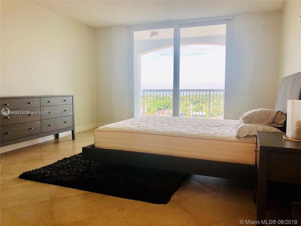 For Sale: $510,000 (1 beds, 1 baths, 980 Square Feet)