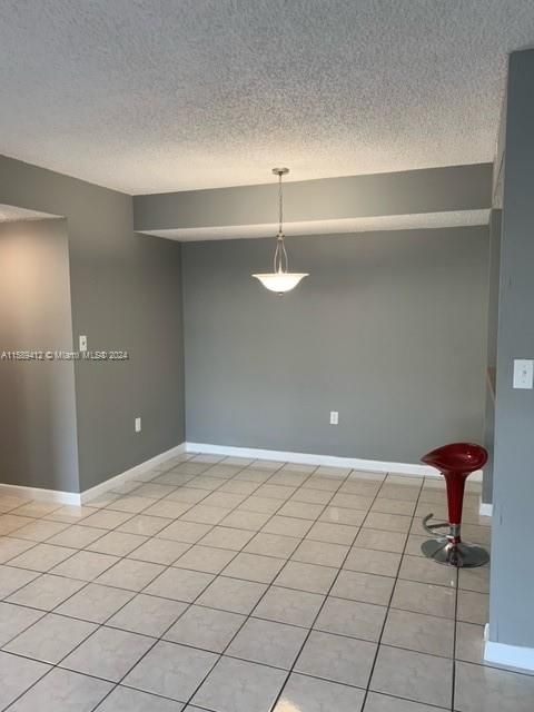 Active With Contract: $2,300 (2 beds, 2 baths, 1065 Square Feet)