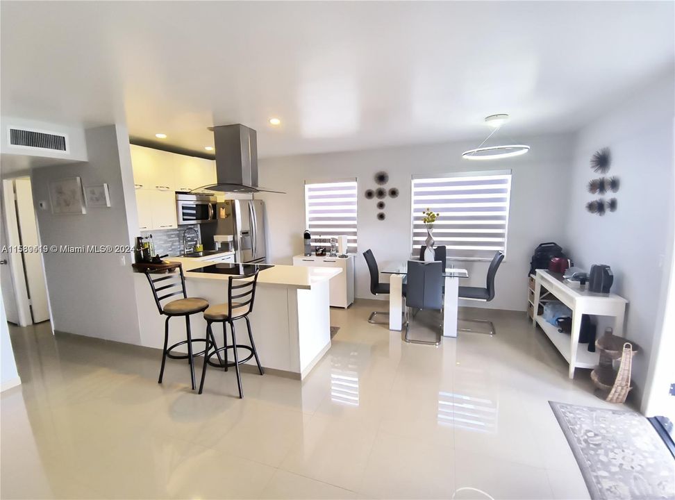 For Sale: $219,900 (2 beds, 2 baths, 910 Square Feet)