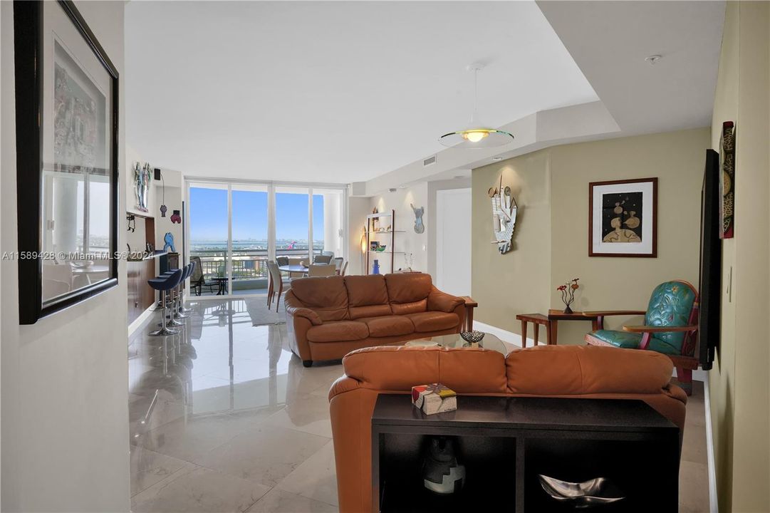 For Sale: $1,175,000 (2 beds, 2 baths, 1440 Square Feet)