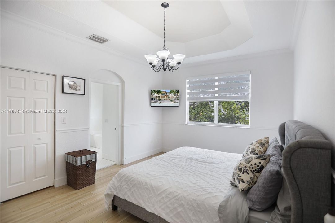 Active With Contract: $3,300 (3 beds, 2 baths, 1670 Square Feet)