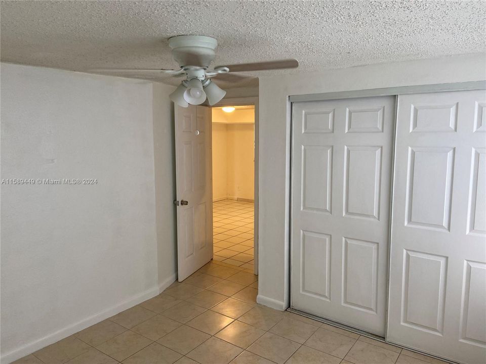 For Rent: $2,800 (3 beds, 1 baths, 858 Square Feet)