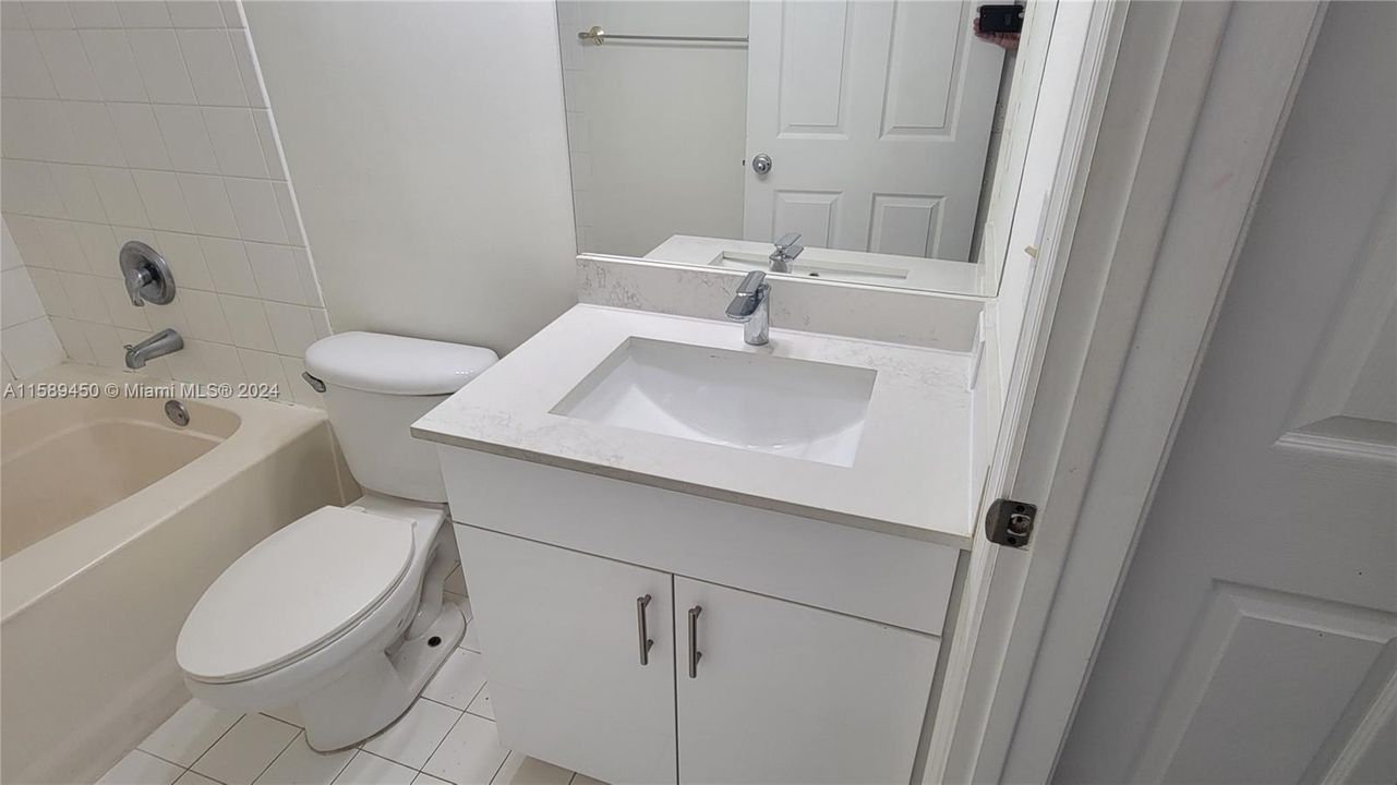 Active With Contract: $2,300 (2 beds, 2 baths, 966 Square Feet)