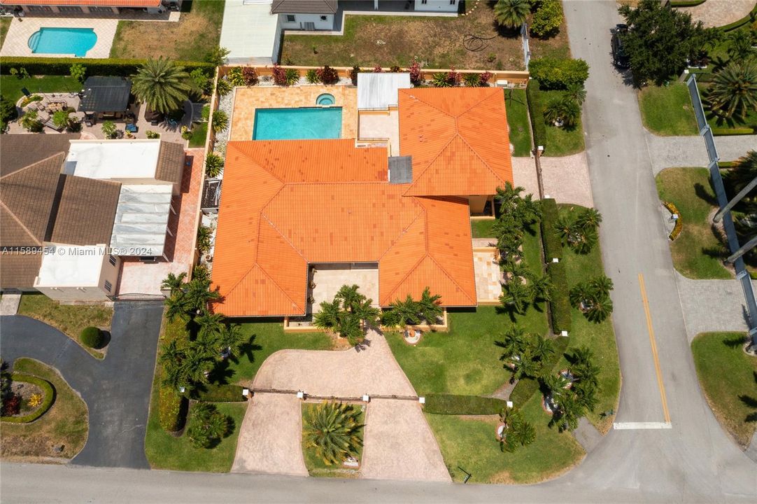 En Venta: $1,750,000 (5 camas, 4 baños, 4858 Pies cuadrados)