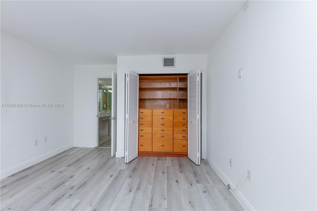 Active With Contract: $3,500 (2 beds, 2 baths, 1100 Square Feet)