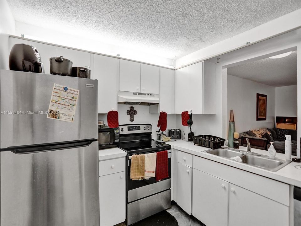 For Sale: $239,000 (2 beds, 2 baths, 832 Square Feet)