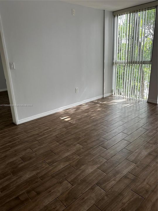 For Rent: $2,300 (2 beds, 2 baths, 925 Square Feet)