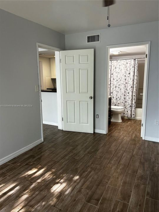 For Rent: $2,300 (2 beds, 2 baths, 925 Square Feet)