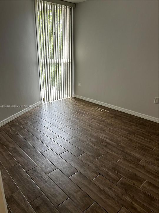 For Rent: $2,300 (2 beds, 2 baths, 925 Square Feet)