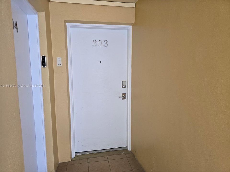 For Sale: $245,000 (0 beds, 1 baths, 660 Square Feet)
